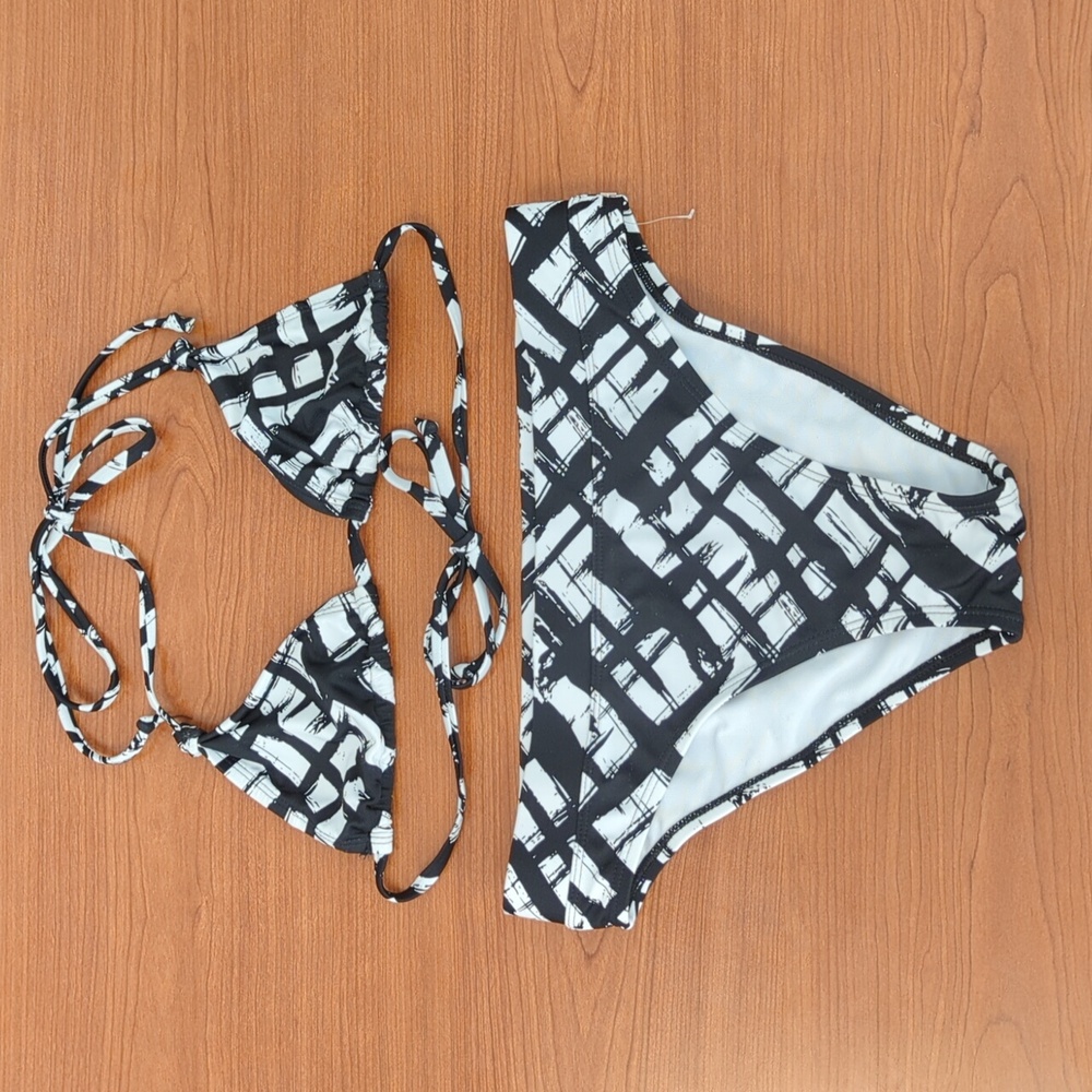 NEW Demi's Swimwear Two Piece Black White Abstract Print Bikini Set Size Small